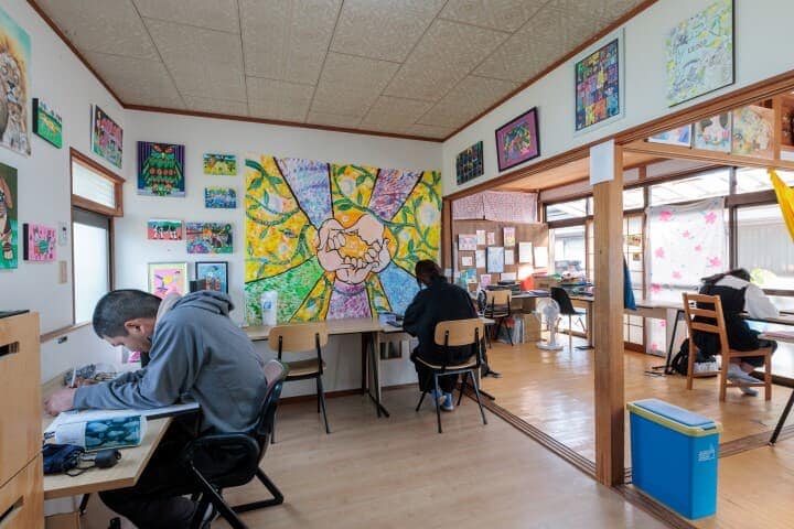 就労継続支援B型事業所「GENIUS」のアトリエ内部