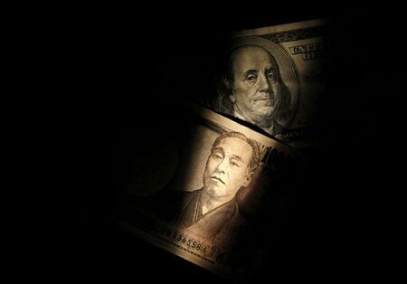 ニューヨーク外為市場ではドルが対円で上昇。朝方発表された４月の米雇用統計は、新型コロナ流行が影響し雇用者数が大幅な落ち込みとなったものの、予想ほどは悪化しなかった。写真は２０１３年２月撮影（２０２０年　ロイター/Shohei Miyano/Illustration/File Photo）