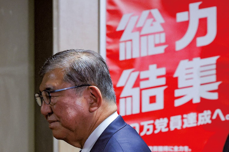 麻生、菅、岸田の自民党重鎮と会談後、メディアの取材に応じた石破首相（7月23日）　KIM KYUNG-HOONｰREUTERS