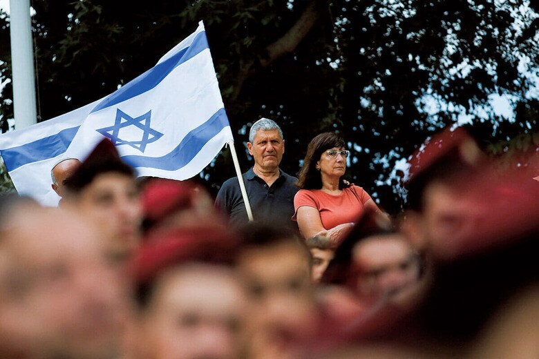 戦死したイスラエル兵の葬儀参列者（10月6日）　SHIR TOREMｰREUTERS