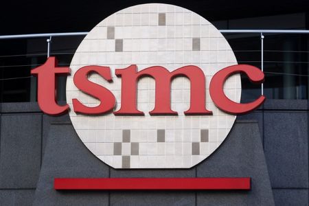 　５月１６日、半導体受託生産最大手、台湾積体電路製造（ＴＳＭＣ）は、米アリゾナ州の工場建設現場で廃棄物処理トラックの運転手が病院に搬送されたと明らかにした。写真は台湾の新竹市で２０２１年１月撮影（２０２４　ロイター／Ann Wang）