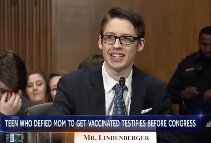 両親の意思に反してワクチンを接種した高校生イーサン・リンデンベルガーさん　NBC News