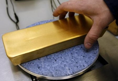 　金の現物価格が２０日の取引で１％上昇し、昨年３月以来の高値を付けた。写真はロシア・クラスノヤルスクで２０１５年６月撮影（２０２３年　ロイター／Ilya Naymushin）