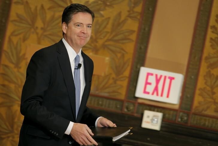 ５月１０日、コミー米連邦捜査局長官（写真）がトランプ大統領から解任される以前に、ロシアの米大統領選関与疑惑を巡る捜査の拡大を要請していたことが、議会関係者の話から分かった。２０１６年４月撮影（２０１７年　ロイター/Carlos Barria）