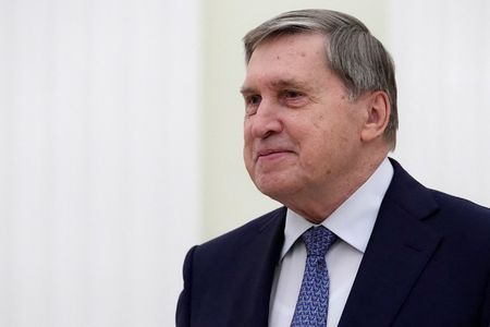 ロシアのウシャコフ大統領補佐官。10日、モスクワで代表撮影。REUTERS