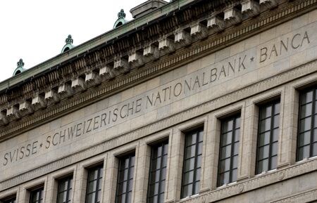 　６月１０日、スイス国立銀行（ＳＮＢ、中央銀行）は、９月に退任するトーマス・ジョルダン総裁の後継者候補選びの最終段階に入っている。事情に詳しい複数の関係者がロイターに明かした。３月撮影（２０２４年　ロイター/Denis Balibouse）