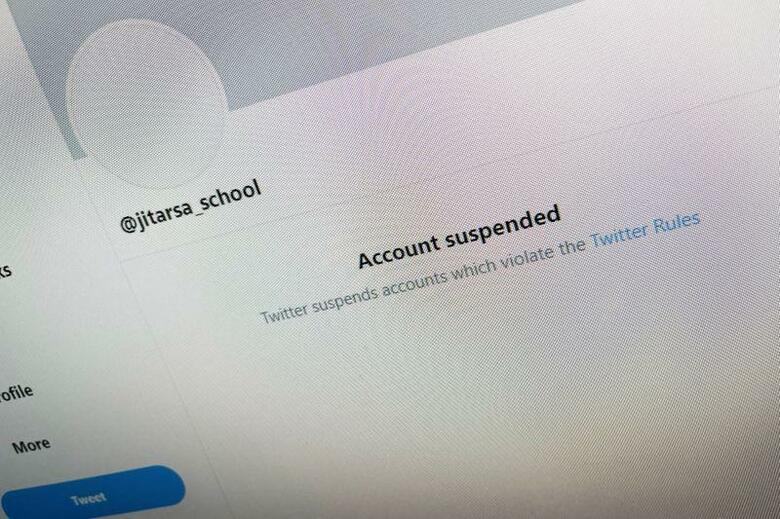 米短文投稿サイトのツイッターはこのほど、反体制派の学生らのデモが続くタイで王室派のアカウントの一つを停止した。写真は停止されたアカウントの画面を撮影したもの（２０２０年　ロイター／Matthew Tostevin）