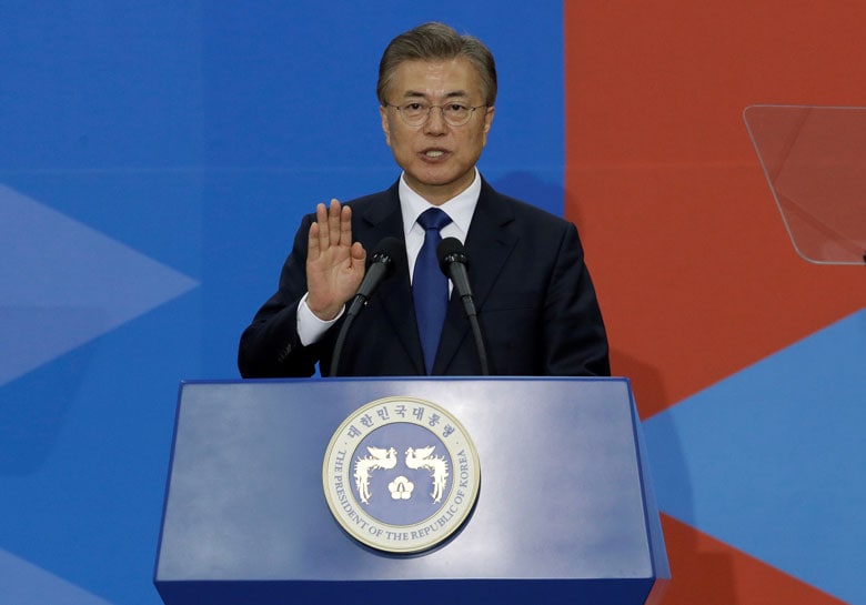 5月10日、韓国大統領就任を宣誓する文在寅（ムン・ジェイン）　Ahn Young-joon-REUTERS