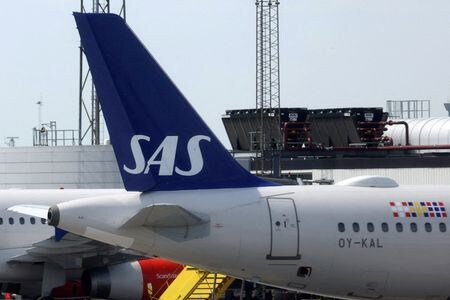 　欧州航空大手エールフランスＫＬＭは４日、スカンジナビア航空（ＳＡＳ）への出資比率を１９．９％から６０．５％に引き上げる計画を発表した。写真は２０２２年７月、コペンハーゲンの空港で撮影（２０２５年　ロイター/Andrew Kelly）