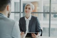 【動画】不適切と判断？ 「密着タイツ」で即解雇...女性の投稿にネットざわつく