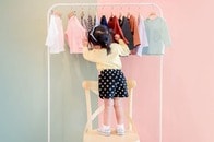 「性的すぎる」広告批判は海外でも...高級ブランドが、子供を対象にして大炎上