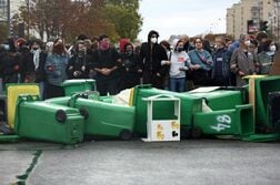 グレタさん、仏生徒のデモに参加　「世界中が見守っている」