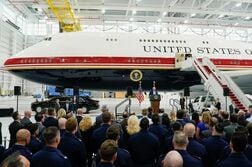 米政権、大統領専用機報道でＮＹタイムズ記者への召喚状取り下げへ