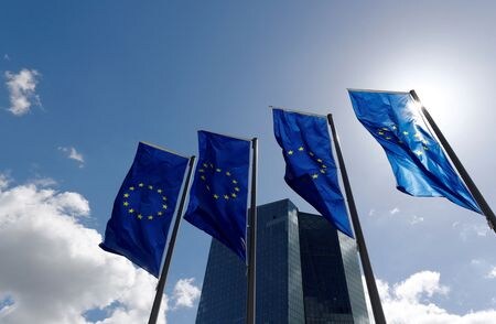 　１２月６日、欧州中央銀行（ＥＣＢ）のチーフエコノミストを務めるレーン専務理事は、インフレ率はピークに近いが、複数回の追加利上げが必要になるとの見方を示した。写真はＥＣＢ本部のある独フランクフルトで２０１８年４月撮影（２０２２年　ロイター/Kai Pfaffenbach）