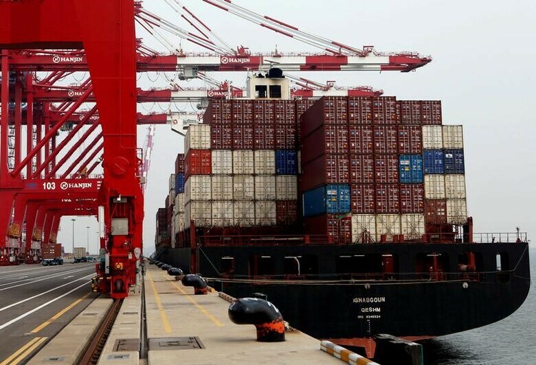 １月３１日、韓国政府は、３１日から開く米韓ＦＴＡ（自由貿易協定）再交渉の第２回会合で、米国が今月決定した洗濯機や太陽光パネルに対するセーフガード（緊急輸入制限）の問題を取り上げる方針を明らかにした。写真は韓国のインチョンの港で２０１６年９月撮影（２０１８年　ロイター／Kim Hong-Ji）