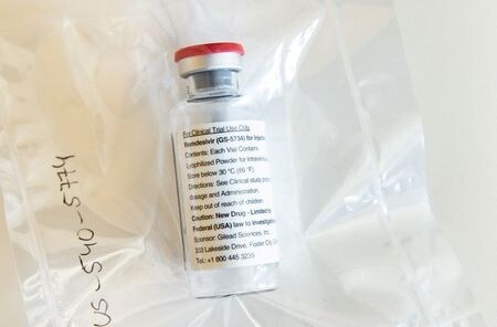 薬価などを監視する非営利組織（ＮＰＯ）の臨床経済的評価研究所（ＩＣＥＲ）は２４日、新型コロナウイルスの治療薬として使用される抗ウイルス薬「レムデシビル」について、１人分の推奨価格を最高５０８０ドルとし、従来の４５００ドル程度から引き上げた。ハンブルクで４月代表撮影（２０１９年　ロイター）