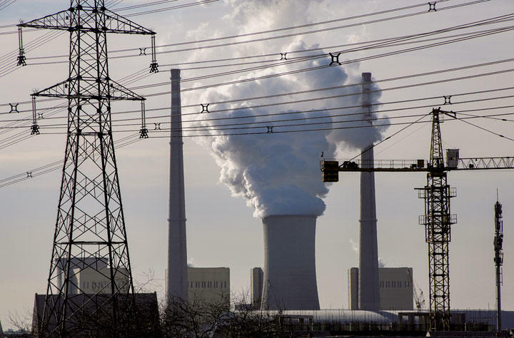 石炭燃焼が増加する中国の火力発電所　JASON LEE-REUTERS