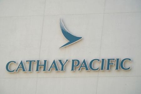 　３月９日、香港のキャセイ・パシフィック航空が発表した２０２１年決算は、５５億香港ドル（約７億０３４５万米ドル）の赤字で、赤字幅は前年と比べて大きく縮小し、自社の予想よりも小幅にとどまった。写真は香港で２０２０年１０月撮影（２０２２年　ロイター／Lam Yik）