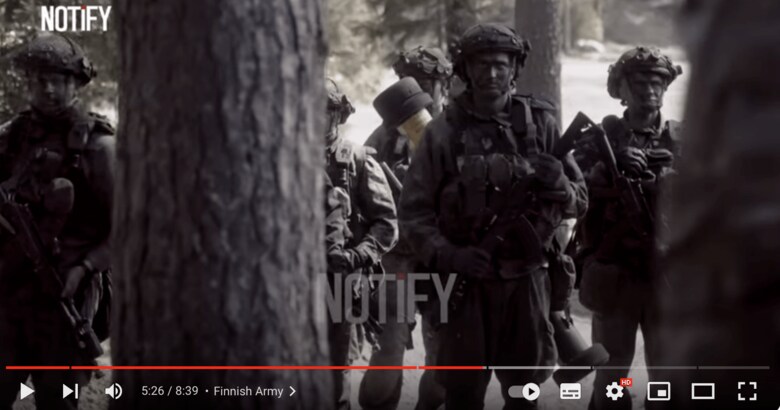 訓練で木立に紛れるフィンランド兵　Notify/YouTube