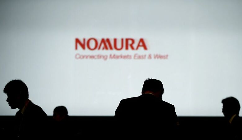 写真は野村ホールディングスのロゴ。2015年12月、都内で撮影。REUTERS/Toru Hanai