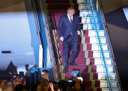 アジア歴訪中のロシアのプーチン大統領（写真）を乗せた飛行機が２０日早朝、ベトナムのハノイ国際空港に到着した。（２０２４年　ロイター/Athit Perawongmetha）