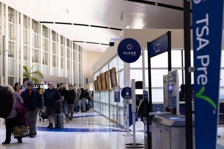 3月14日、米テキサス州のサンアントニオ国際空港で撮影。REUTERS/Kaylee Greenlee