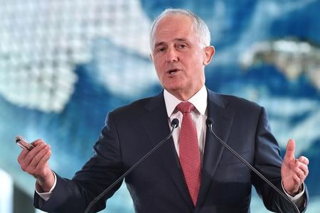 　２月２５日、オーストラリアのターンブル首相は、今後１０年間に国防費を３００億豪ドル（２１５億７０００万米ドル）近く拡大する方針を明らかにした。米国やその同盟国が、アジア太平洋地域での中国の台頭に立ち向かうなか、国益の保護を目指す。写真は都内で昨年１２月代表撮影（２０１６年　ロイター）