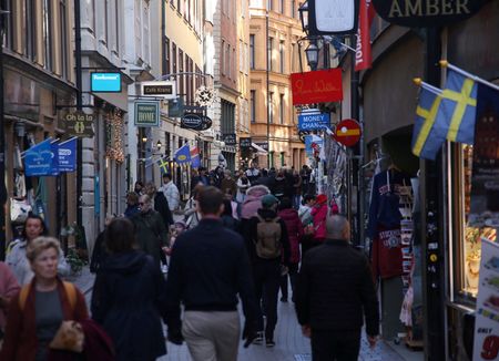 　スウェーデンの中道右派政権は９日、市民権取得規則を厳格化すると発表した。写真は２０２４年１０月、ストックホルム旧市街で撮影（２０２６年　ロイター／Tom Little）