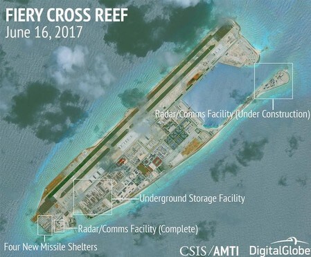 　１月９日、フィリピンのロレンザーナ国防相は８日、中国が南シナ海の人工島を軍事拠点化しないと宣言していたにもかかわらず空軍基地らしきものが建設されていることを受け、外務省を通じて中国に抗議すると表明した。２０１７年６月時点のファイアリー・クロス（永暑）礁の衛星画像。提供写真（２０１８年　ロイター/CSIS/AMTI DigitalGlobe）