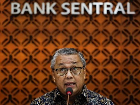インドネシア国会の一部議員が、中央銀行総裁が政府の政策を適切に支持していないと考え、大統領に総裁の解任を提案する予定だと、調査雑誌「テンポ」が匿名の関係筋の話を引用する形で２月１７日に報じた。写真はワルジヨ中銀総裁。１月撮影（２０２５年　ロイター/Willy Kurniawan）
