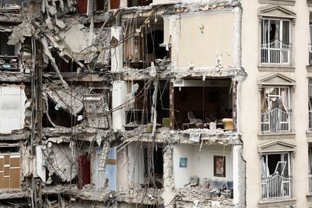 テヘランで空爆により損壊した住宅。23日撮影。提供写真。Majid Asgaripour/WANA  via REUTERS