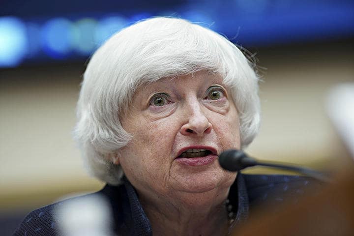 今後アメリカは、税率の低さではなく労働者の質と技術革新で企業を誘致すると言うイエレン（9月30日、下院財務委員会）　Al Drago/Pool-REUTERS