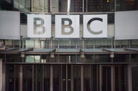 公共放送に転換点...BBCは「偏向報道」認めたのか？ トランプ演説「編集」問題で、トップ辞任の意味