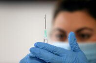 ファイザー製2回目接種、遅らせる方が有利か　抗体3倍に　英研究