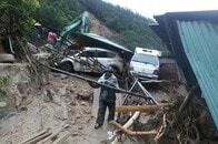 ベトナム北部、洪水と地滑りで死者15人　今後も降雨で犠牲者増加の恐れ