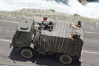 中印が領有権を争う国境で、インドの遊牧民を人民解放軍の兵士が妨害...緊迫の場面の動画が公開