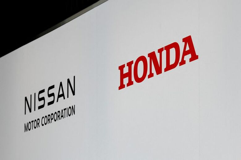 日産とホンダのロゴ。2024年12月23日撮影。REUTERS/Kim Kyung-Hoon