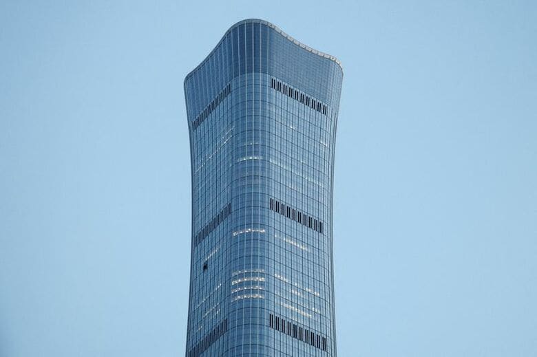 北京のシティックタワー（中国尊)。6月26日撮影。 REUTERS/Maxim Shemetov