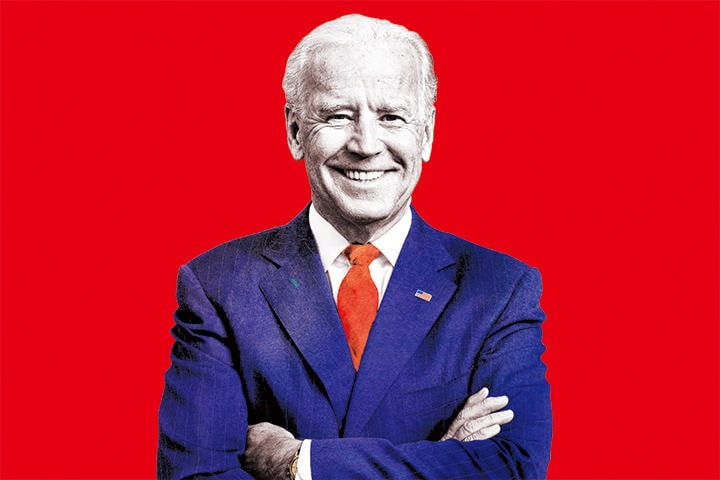 中南米系の心をつかみ激戦州を制したいバイデンだが、トランプとの支持率の差はなかなか開かない　DAVID LIENEMANN-THE WHITE HOUSE/GETTY IMAGES, PHOTO ILLUSTRATION BY GLUEKIT