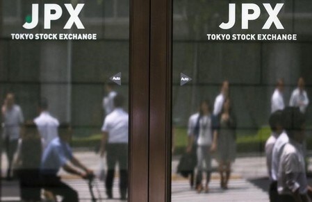 　６月２9日、前場の東京株式市場で、日経平均株価は前営業日比１０８円４４銭高の２万０２３８円８５銭となり、反発した。２０１５年６月撮影（２０１７年　ロイター/Thomas Peter）