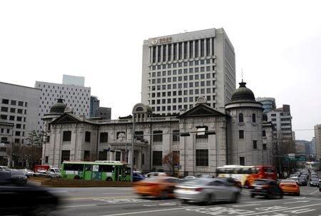 　１月２０日、韓国銀行（中央銀行）は、２０２５年の経済成長率は１．６─１．７％との見通しを示した。写真は同行。韓国ソウルで２０１６年３月撮影（２０２５　ロイター／Kim Hong-Ji）