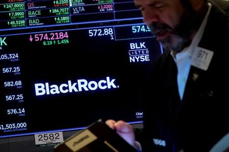 米資産運用大手ブラックロックは、暗号資産（仮想通貨）「イーサリアム」の信託を登録した。資料写真、２０２２年１０月、ＮＹＳＥ（２０２３年　ロイター／Brendan McDermid）
