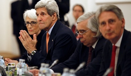 ウィーンでイラン核協議に臨むジョン・ケリー米国務長官（7月7日）　Carlos Barria-REUTERS