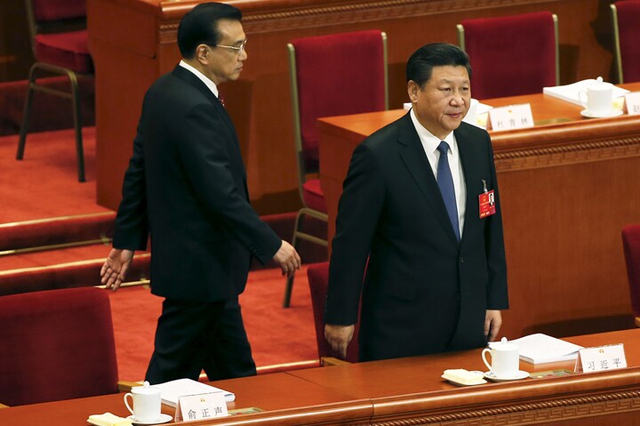 3月5日、人民大会堂で全人代が開幕した（右が習近平国家主席、左が李克強首相）　Kim Kyung-hoon- REUTERS