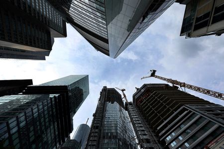 　２月１０日、独ファンドブリーフ銀行協会（ＶＤＰ）が発表した２０２４年の商業用不動産価格は５．４％下落した。写真は、ドイツの建設現場。２０２３年７月、フランクフルトで撮影（ロイター/Kai Pfaffenbach）