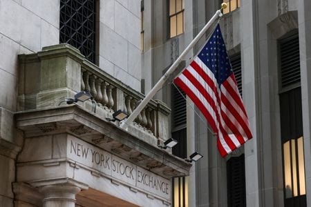３月２４日、    トランプ米政権の政策が世界的な貿易戦争を引き起こし、経済成長を損なう恐れがあるとして、アナリストらは今年第１・四半期の米国企業利益に対してより慎重な見方を示している。米ウオール街で１７日撮影（２０２５年　ロイター/Kylie Cooper）
