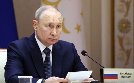 　１１月２７日、ロシアで、既に議会で可決された２０２４年予算案にプーチン大統領（写真）が署名し、予算が成立した。写真は２３日ベラルーシの首都ミンスクでの代表撮影（２０２３年／ロイター）