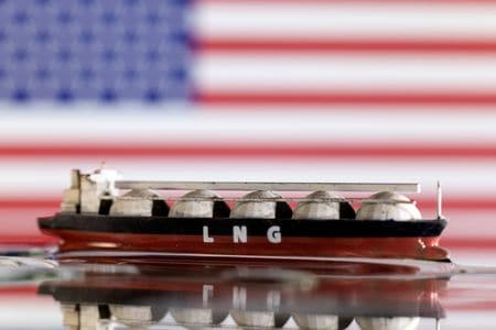 　米連邦最高裁が２０日、トランプ大統領が導入した関税を違憲と判断したことで、一部の石油生産会社や掘削会社はコスト軽減を図れる可能性が出てきた。２０２２年５月撮影（２０２６年　ロイター／Dado Ruvic）