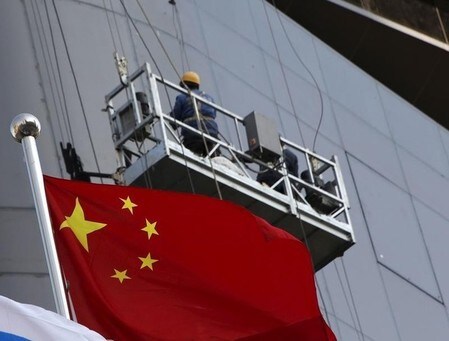 　１０月１７日、ロイターがエコノミスト５９人を対象に実施した調査によると、中国の今年の経済成長率は６．６％と、昨年の６．９％から鈍化する見通し。北京で１月撮影（２０１６年　ロイター/Kim Kyung-Hoon）