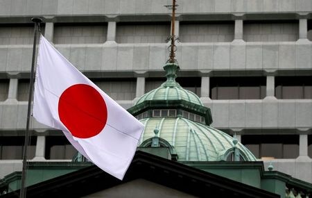 　日銀が２０１９年１２月１８―１９日に開催した金融政策決定会合で、大方の委員が、物価安定目標へのモメンタムが損なわれる恐れが一段と高まる状況にはなく、強力な金融緩和の継続が適切だとの認識を共有していたことが判明した。写真は２０１６年９月、都内の日銀で撮影（２０２０年　ロイター／Toru Hanai）